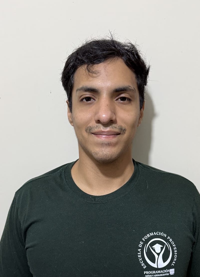 Lcdo. Renzo Fernández